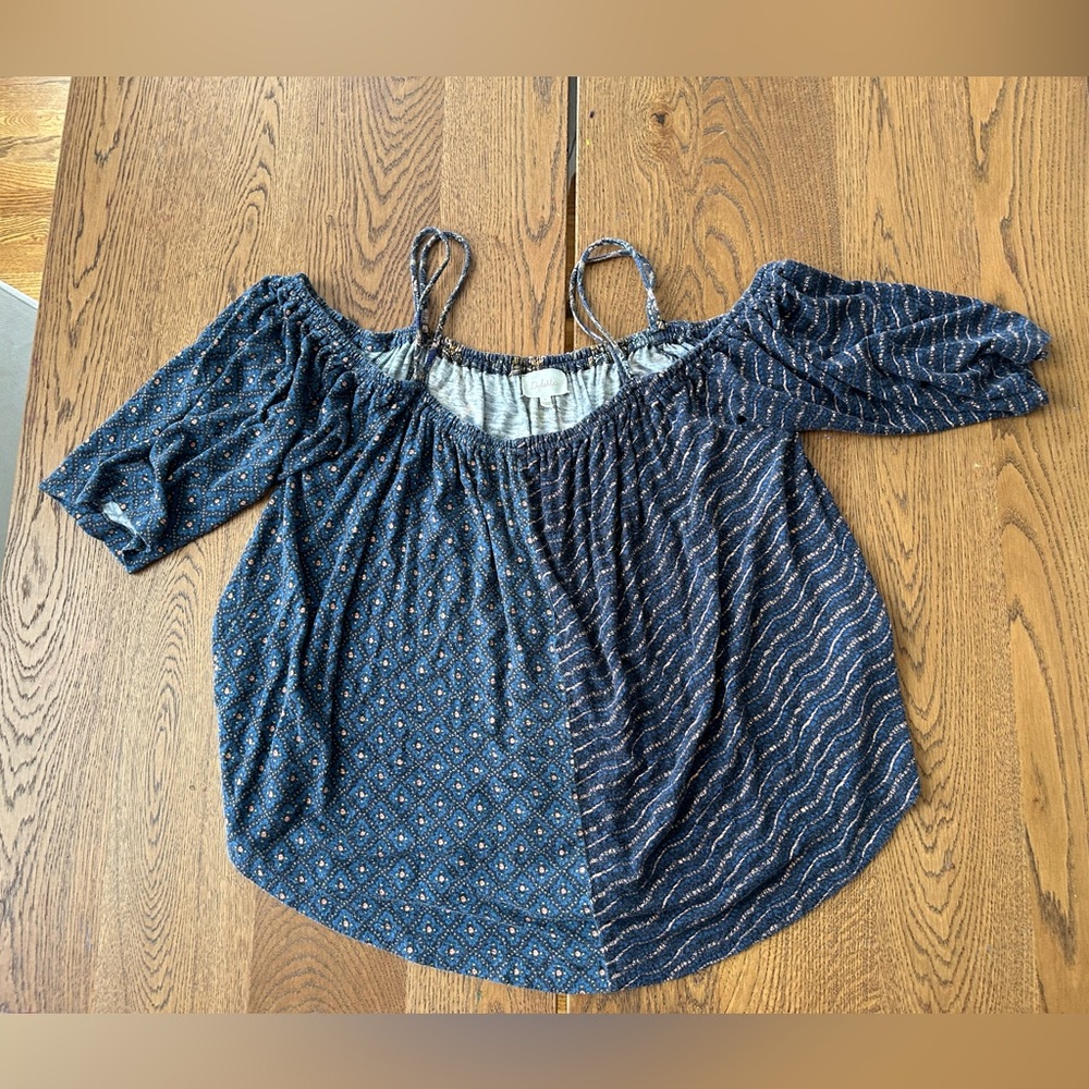 Anthropologie deletta cold shoulder top medium